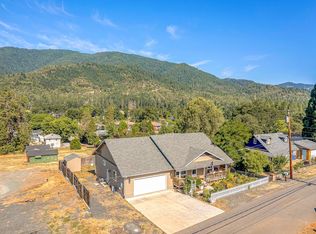 803 Broadway St, Rogue River, OR