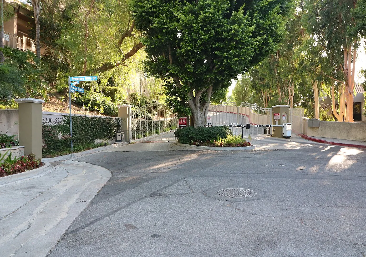 Gorgeous town home style condo on the south of Ventura Blvd. — Photo 2