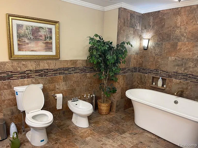 297 Vreeland Dr — Photo 8