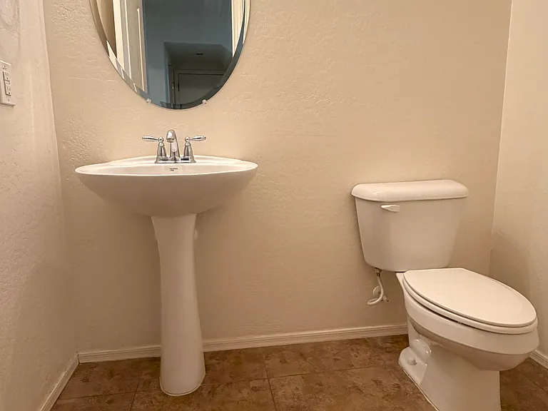 Vanity room on the 1st floor