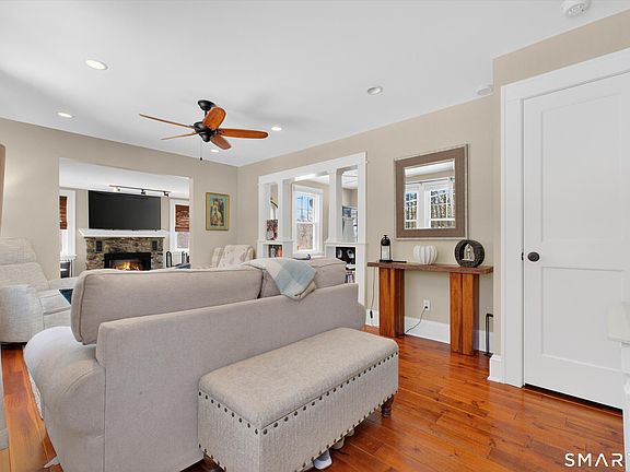 4th image of 22 Driftway Road