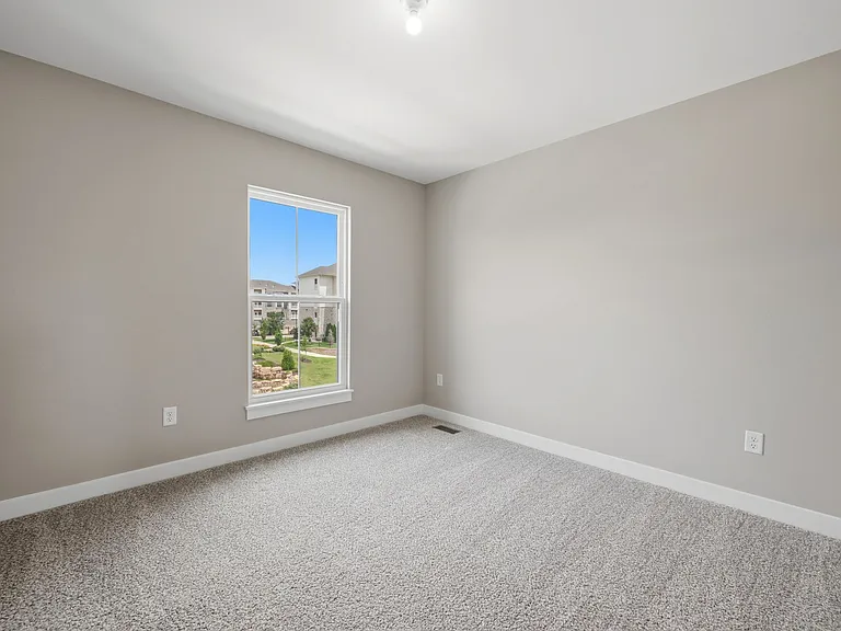 16545 Yellowwood Dr — Photo 33