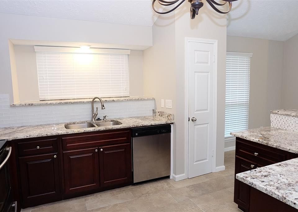 1st image of 1404 James River Ct