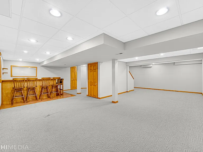 1341 E Thacker St — Photo 29
