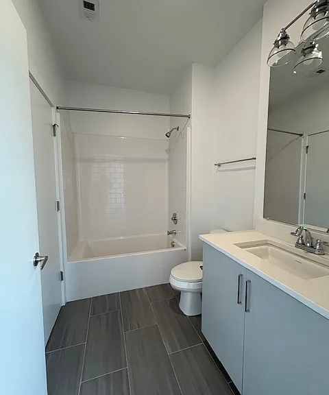 Full bathroom 2