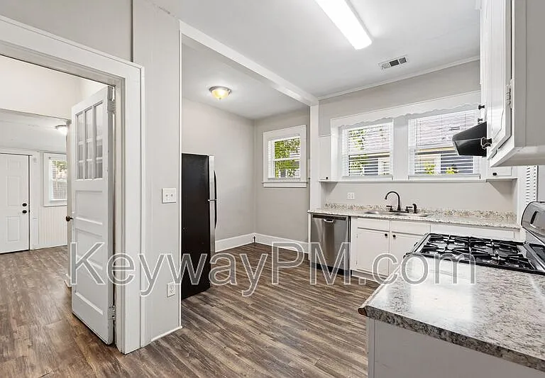 1315 Merry St — Photo 6