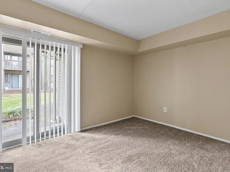 211 James Ct — Photo 6