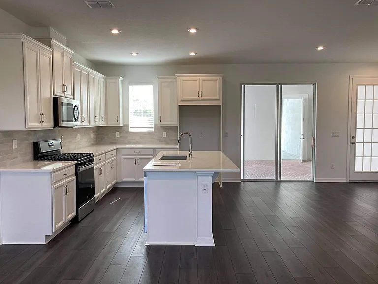 2129 Celebration Blvd — Photo 14