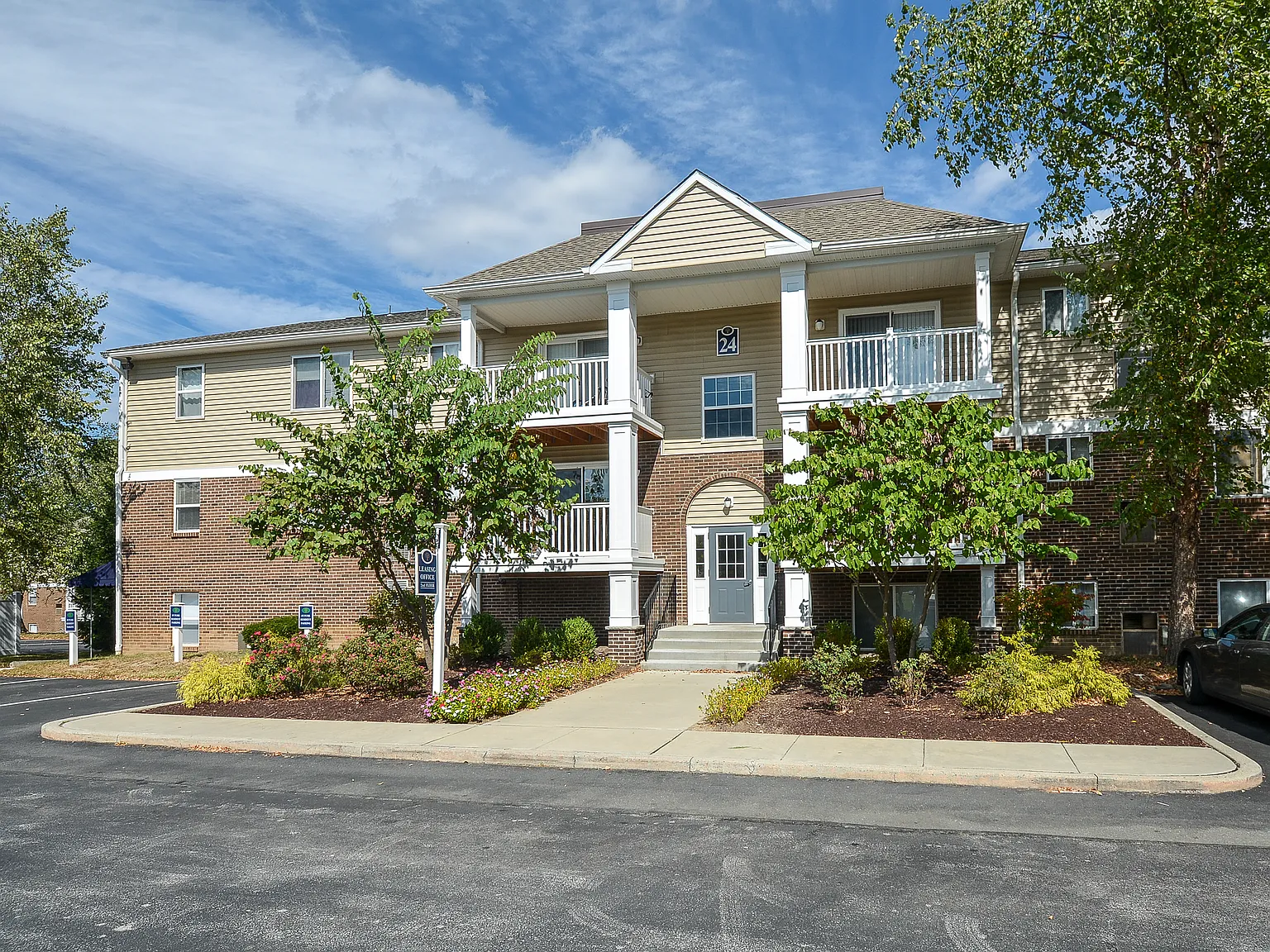 Glen Eagle Village Apartments — Photo 2