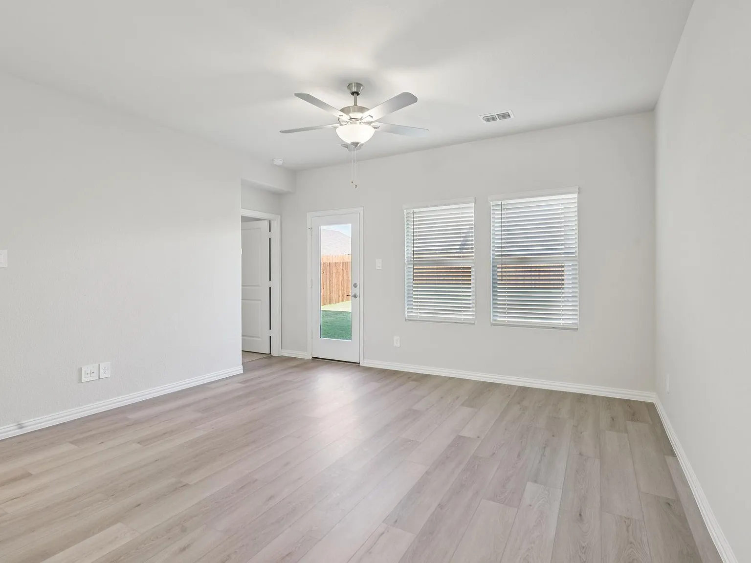 4 bed, 2.5 bath, 2055 sqft, $2,795 — Photo 4