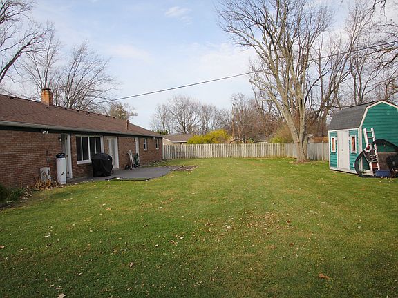 3rd image of 270 Annette Dr