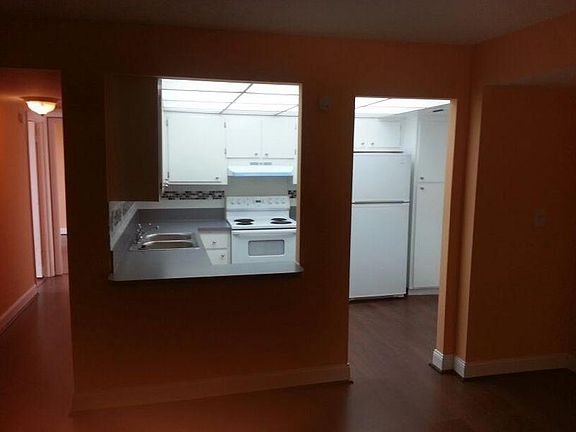 2nd image of 700 NW 214 St 522 #522