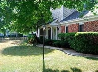 1985 Coldspring Rd, Arlington Heights, IL 60004