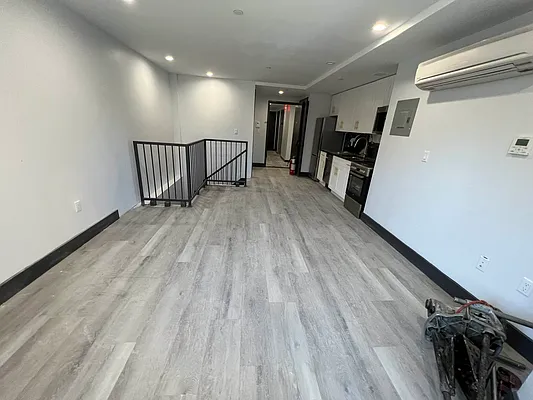 Rented by Delmark Realty LLC | media 27