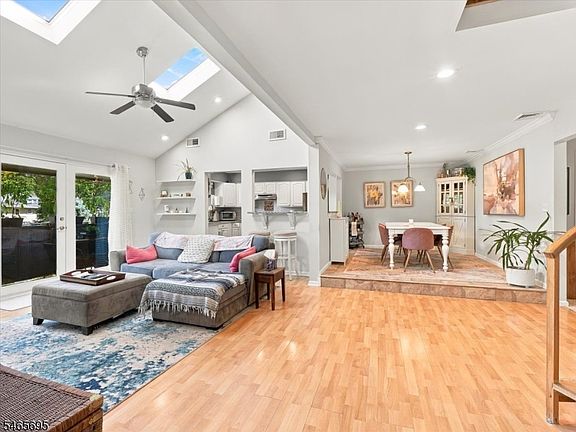 3rd image of 25 Espy Rd