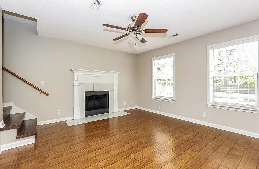 3 bed, 2.5 bath, 1551 sqft, $2,070 — Photo 4