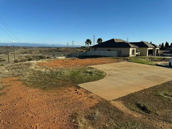 1295 Coggins St, Redding, CA 96003