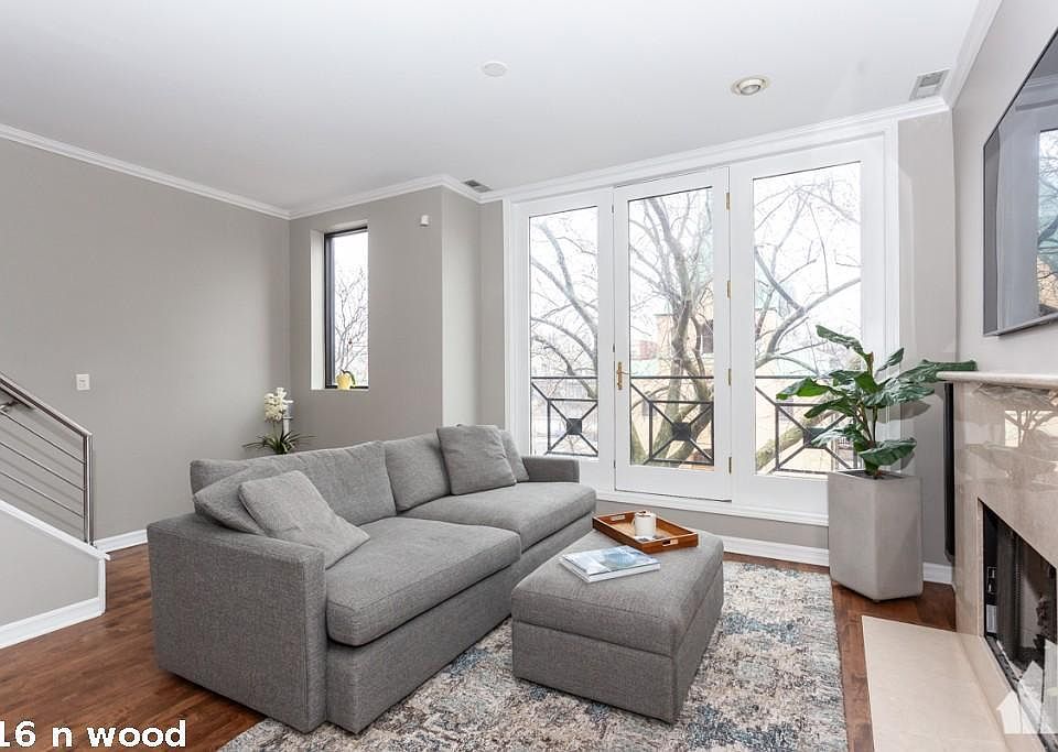 1st image of 916 N Wood St #621