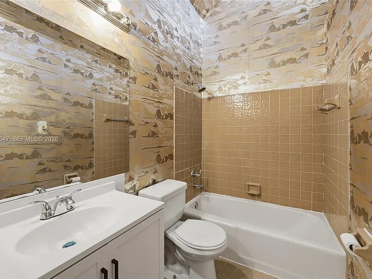 6929 SW 38th St #Townhouse 2-L — Photo 5