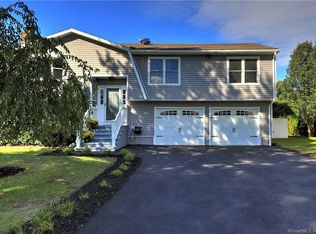 42 Londonderry Ln, Milford, CT 06460