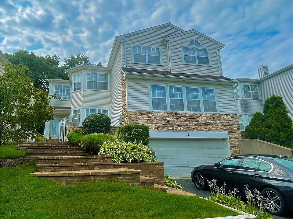 1st image of 8 Hamlet Dr