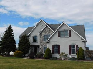 5040 Farmview Dr, Schnecksville, PA 18078