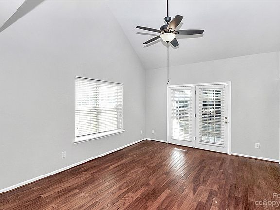 5th image of 3052 Des Prez Ave