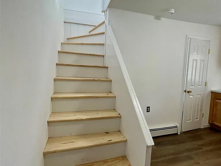 46 E Market St — Photo 8
