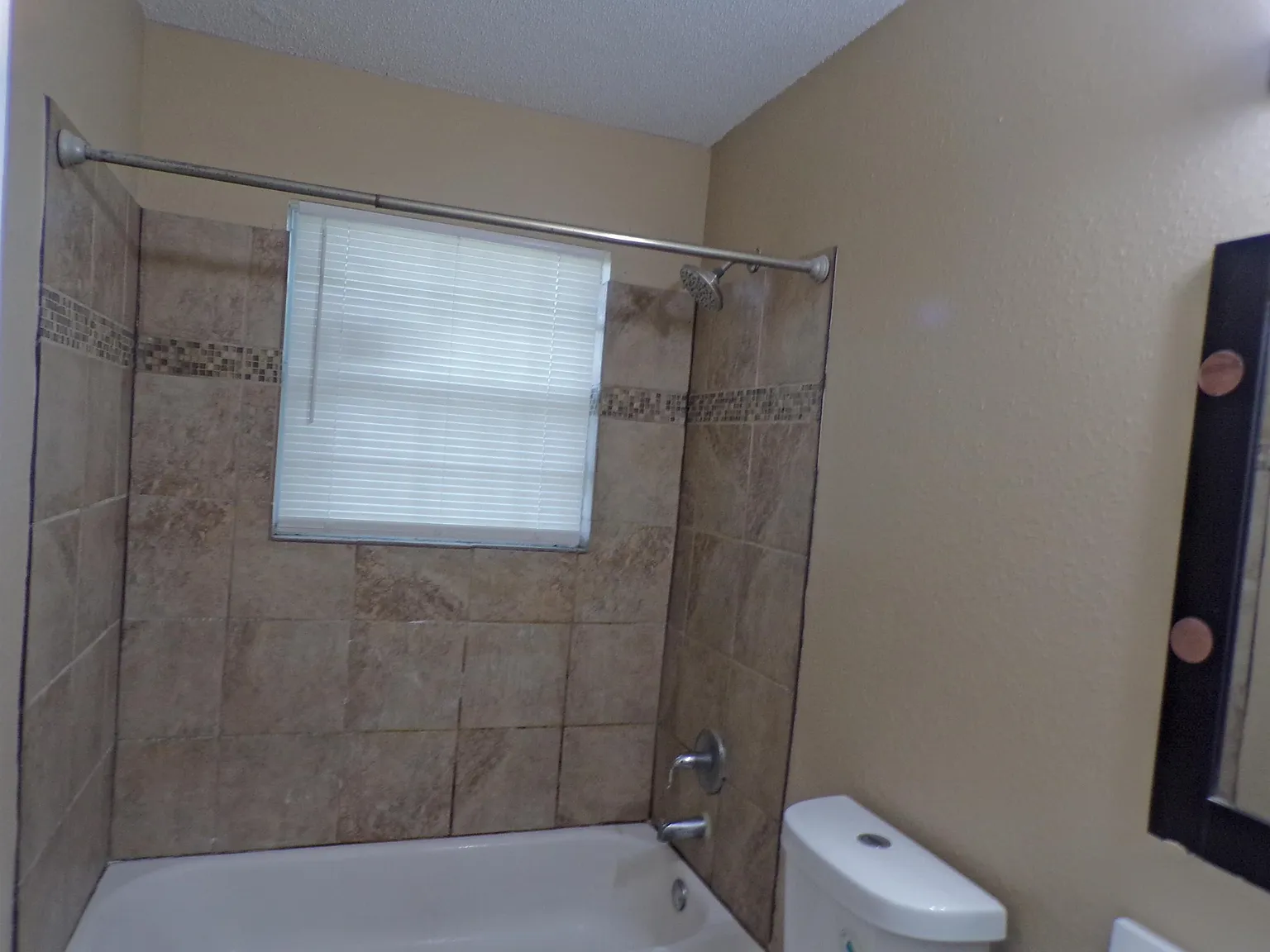 3 bed, 1.0 bath, 1161 sqft, $1,250 — Photo 4