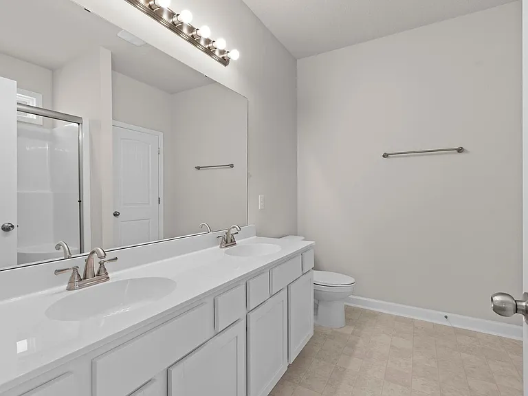 2033 Folkstone Woods Ln — Photo 18