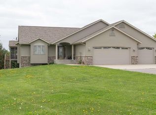140 Mary Oaks Ln, Mankato, MN 56001