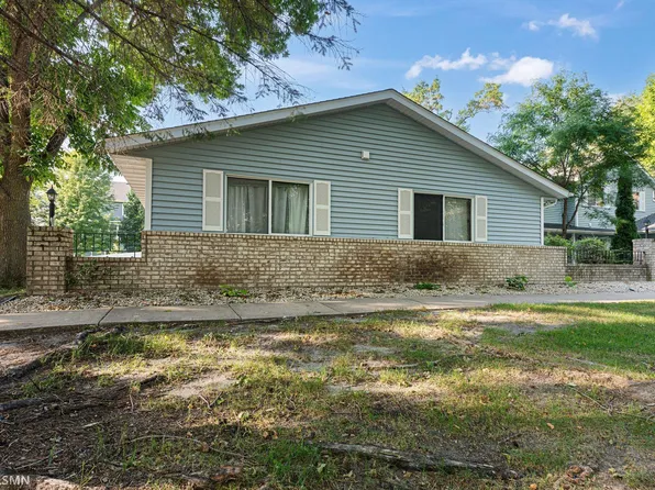 1202 W Royal Oaks Dr, Shoreview, MN 55126