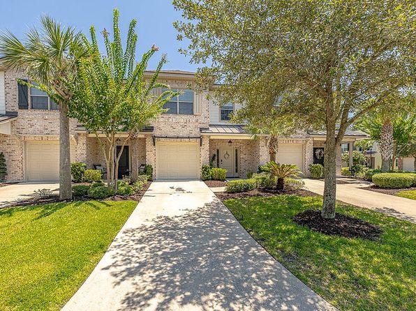 902 Reserve Ln