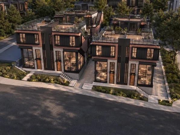 808 E 3rd St, North Vancouver, BC V7L 1H1