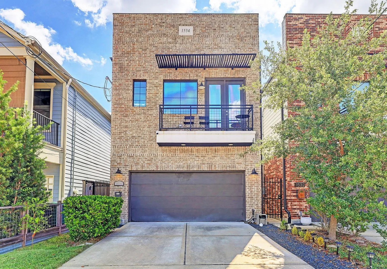 3 bed, 3.5 bath, 2080 sqft, $3,600 — Photo 1