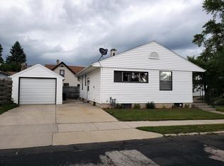 1424 S 12th St, Manitowoc, WI 54220