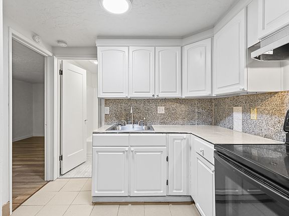 2nd image of 4326 NE Maywood Pl