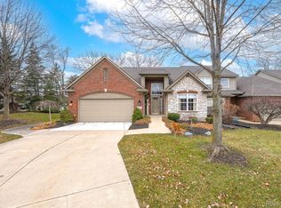 1250 Wind Chime Dr, Waterford, MI