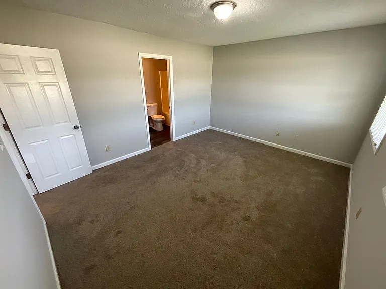 2413 Robbins St — Photo 16