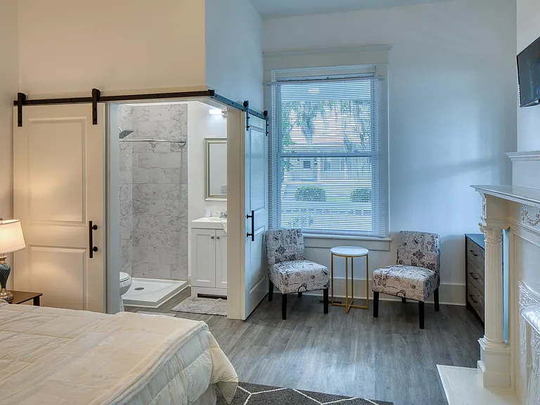 307 W 36th St #B — Photo 17