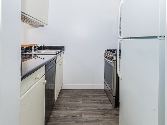 5th image of 415 E 37th St APT 5K