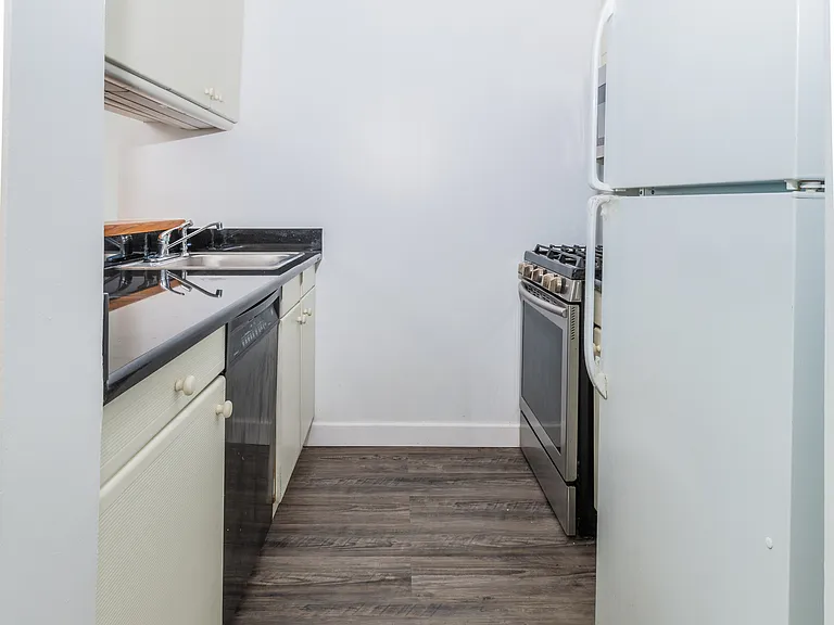 415 E 37th St #5K — Photo 5