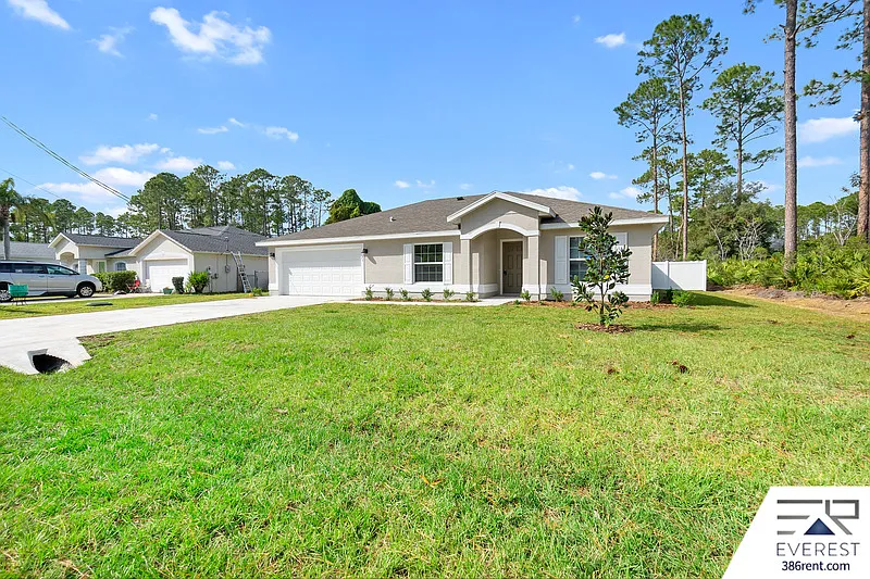 4 bed, 2.0 bath, 2321 sqft, $2,300 — Photo 4