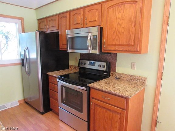 2nd image of 20729 Pineview Cir