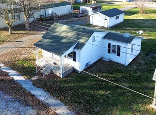 150 Maple St, Carrollton, IL 62016