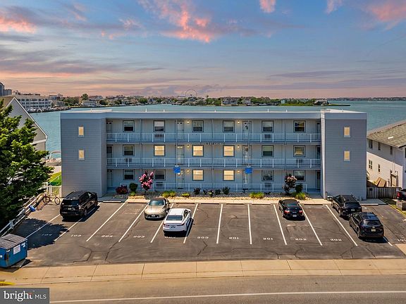 3rd image of 405 Bayshore Dr Unit 304