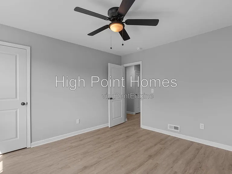 400 Gallery Ln #D4 — Photo 14