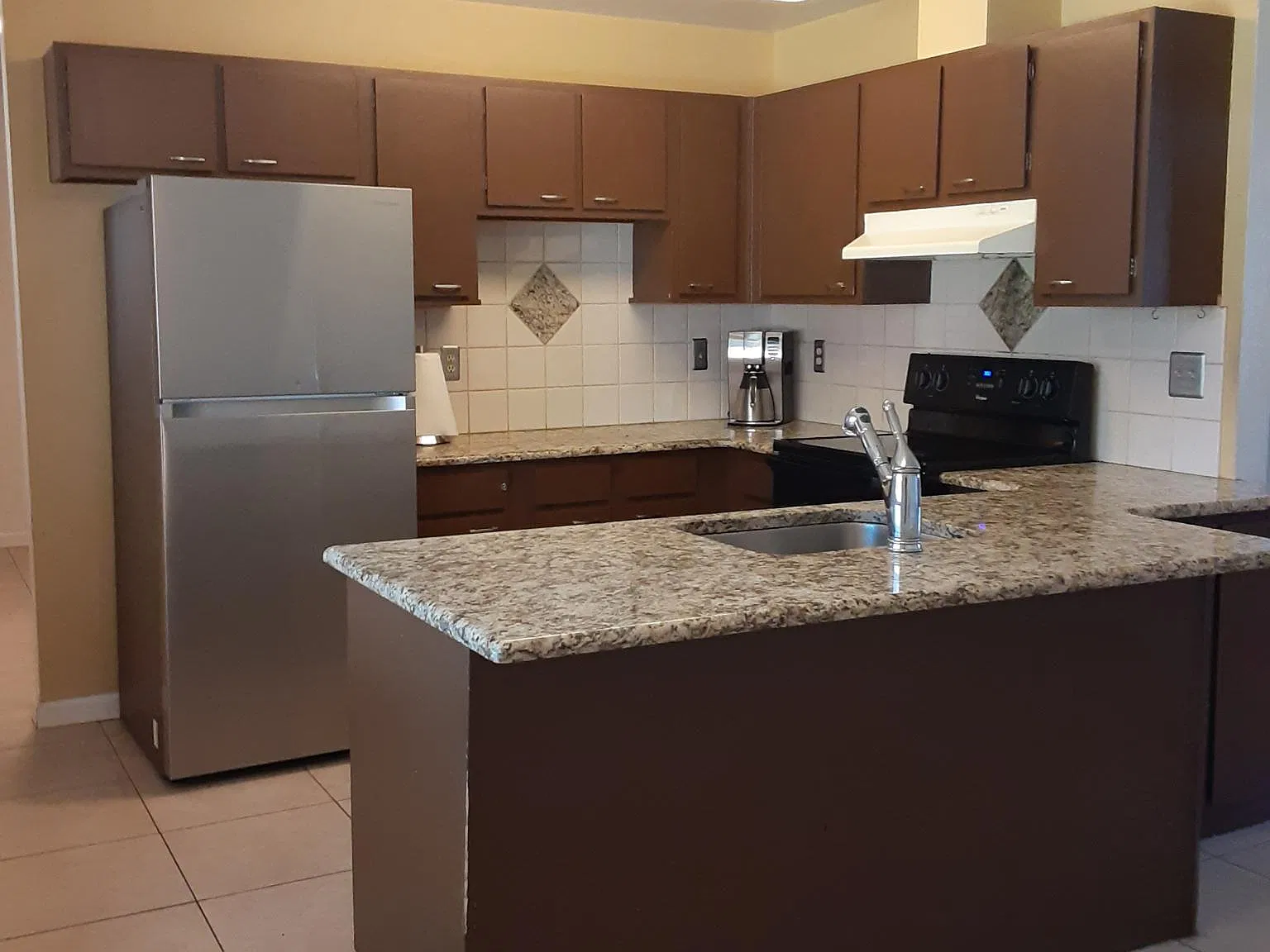 3 bed, 1094 sqft, $1,520 — Photo 3