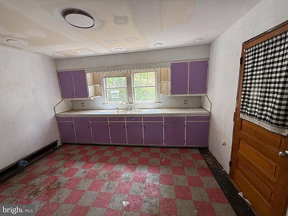 5th image of 85 Ralph Barnes Ln