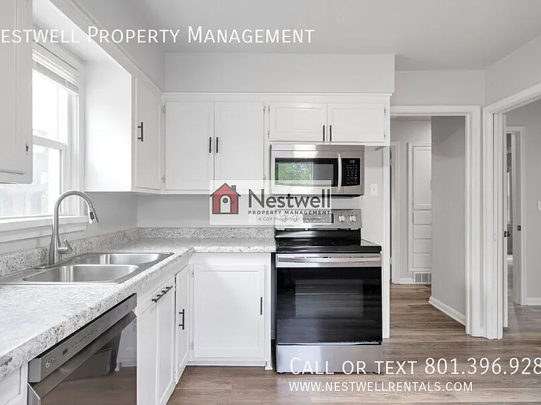 312 E Utopia Ave — Photo 3